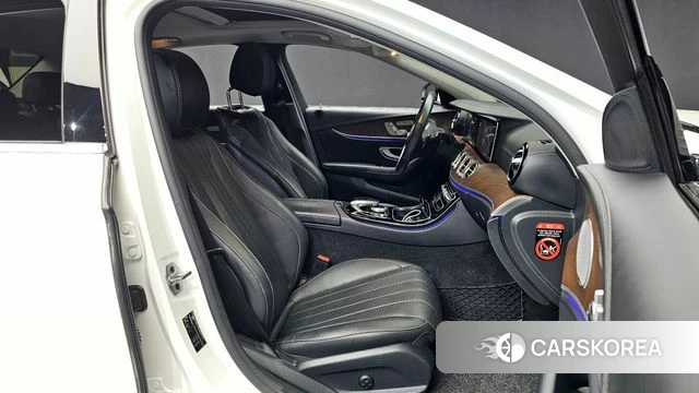 Mercedes-Benz E-Class W213 2018 Белый из Кореи, фото 2