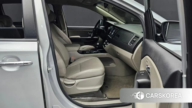 Kia The New Carnival 2018 Серебряный из Кореи, фото 2