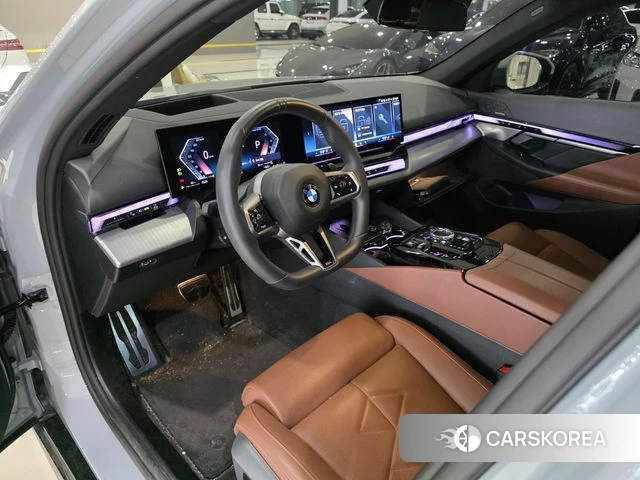 BMW 5 Series (G60) 2024 Серебристо-серый из Кореи, фото 2