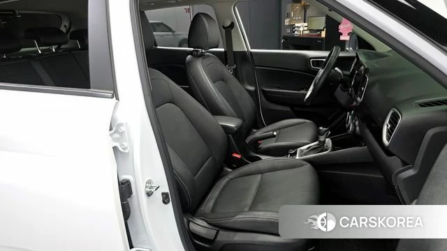 Hyundai Venue 2023 Белый из Кореи, фото 2