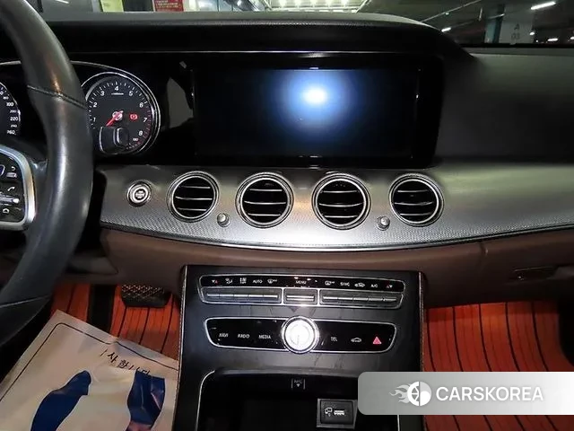 Mercedes-Benz E-Class W213 2020 Белый из Кореи, фото 2