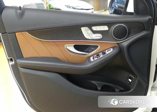 Mercedes-Benz GLC-Class X253 2023 Белый из Кореи, фото 2
