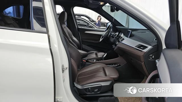 BMW X1 (F48) 2022 Белый из Кореи, фото 2