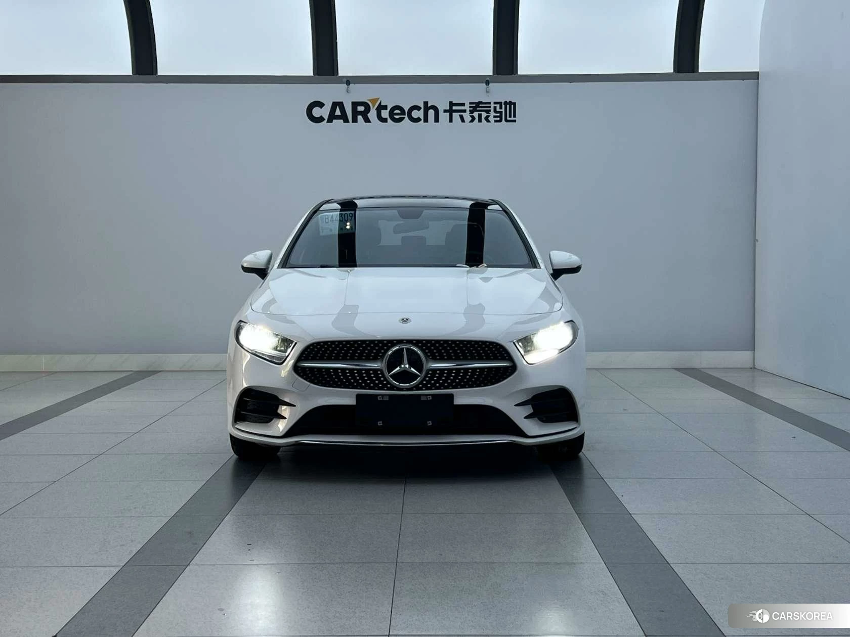 Mercedes-Benz Class A 2021 Белый из Китая, фото 2