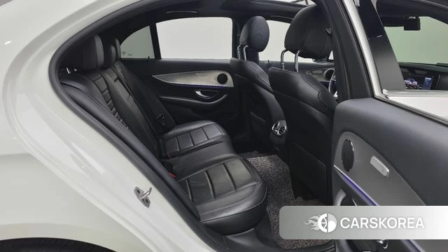 Mercedes-Benz E-Class W213 2019 Белый из Кореи, фото 2