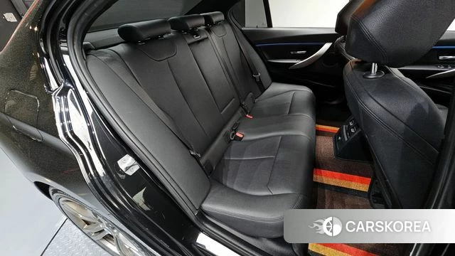 BMW 3 Series (F30) 2018 Белый из Кореи, фото 2