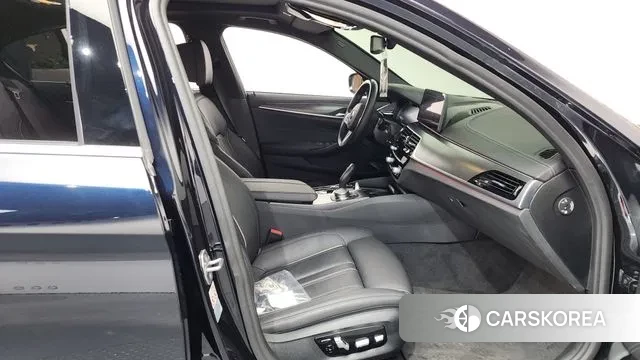 BMW 5 Series (G30) 2022 Черный из Кореи, фото 2