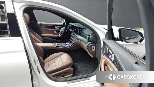 Mercedes-Benz E-Class W213 2023 Белый из Кореи, фото 2