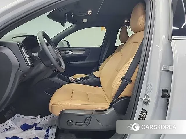 Volvo XC40 2021 Белый из Кореи, фото 2