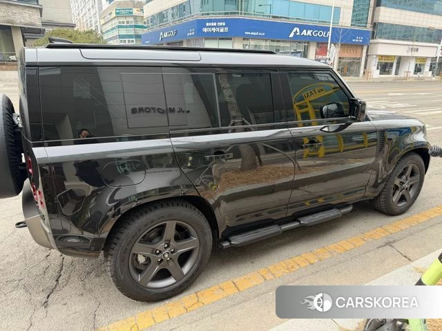 Land Rover Defender (L663) 2025 Черный из Кореи, фото 2