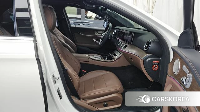 Mercedes-Benz E-Class W213 2023 Белый из Кореи, фото 2