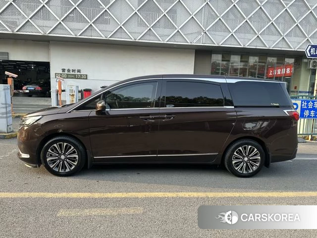 Buick GL8 2021 Красный из Китая, фото 2