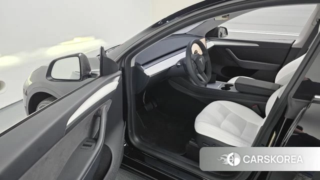 Tesla Model Y 2023 Белый из Кореи, фото 2