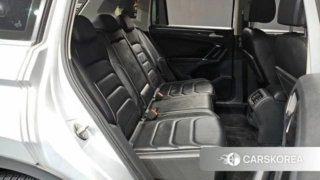 Volkswagen Tiguan second Generation 2018 Серебристо-серый из Кореи, фото 2