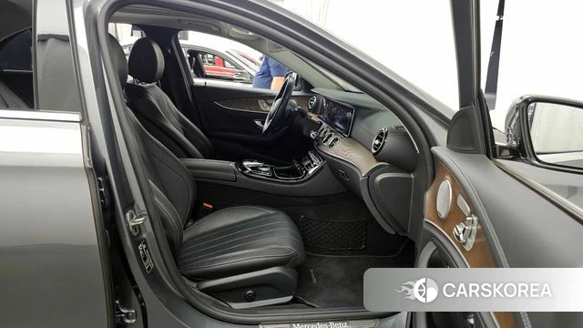 Mercedes-Benz E-Class W213 2020 Серый из Кореи, фото 2