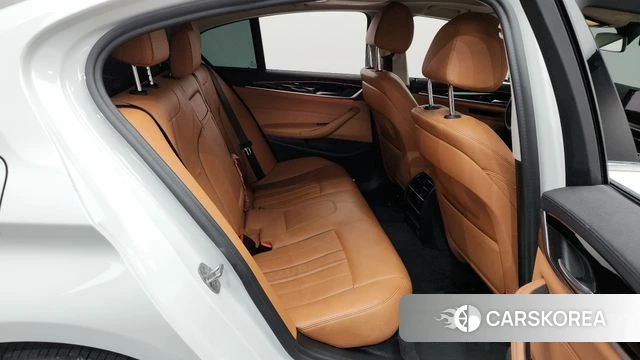 BMW 5 Series (G30) 2019 Белый из Кореи, фото 2