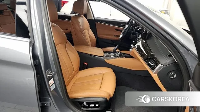 BMW 5 Series (G30) 2022 Цвет галактики из Кореи, фото 2