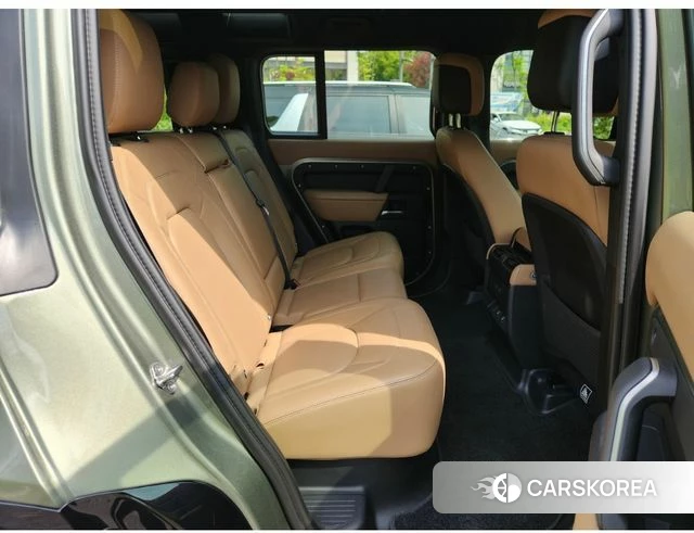 Land Rover Defender (L663) 2024 Зеленый из Кореи, фото 2