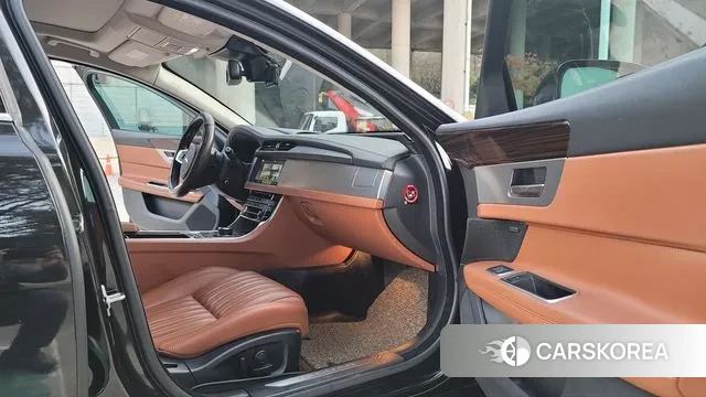 Jaguar XF (X260) 2018 Черный из Кореи, фото 2