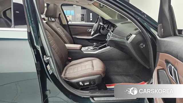 BMW 3 Series (G20) 2020 Темно-зеленый из Кореи, фото 2