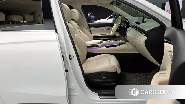 Genesis GV70 2022 Белый из Кореи, фото 2