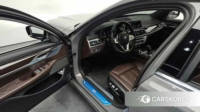 BMW 7 Series (G11) 2020 Серебристо-серый из Кореи, фото 2