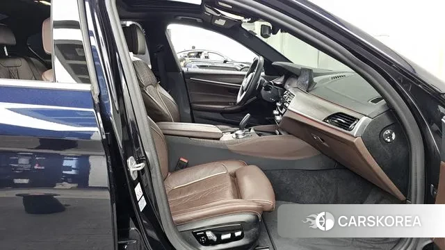 BMW 5 Series (G30) 2020 Черный из Кореи, фото 2