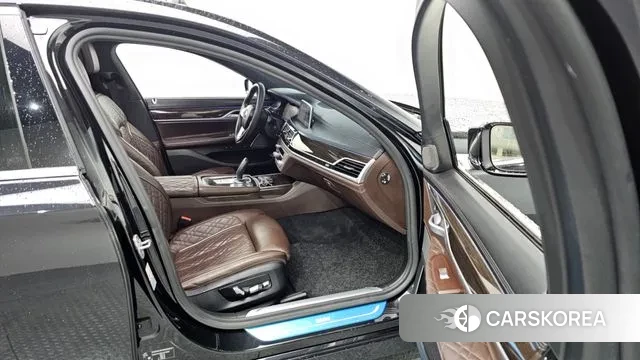 BMW 7 Series (G11) 2020 Черный из Кореи, фото 2