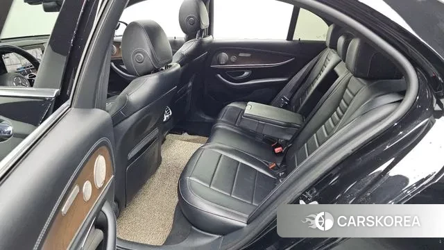 Mercedes-Benz E-Class W213 2022 Черный из Кореи, фото 2