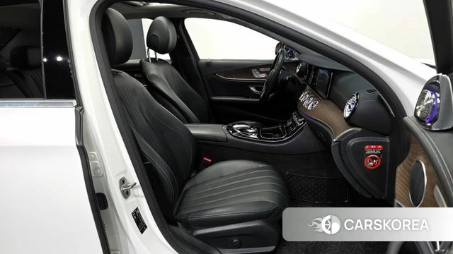 Mercedes-Benz E-Class W213 2019 Белый из Кореи, фото 2