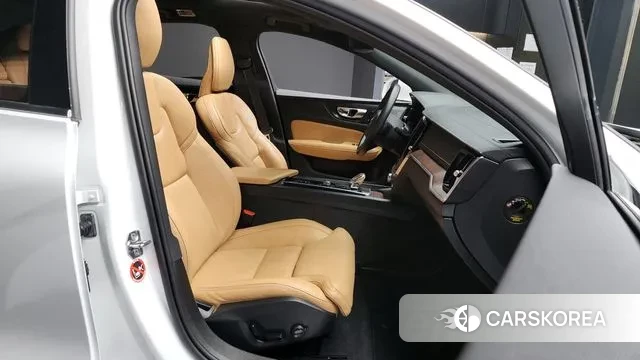 Volvo S60 3rd generation 2020 Белый из Кореи, фото 2