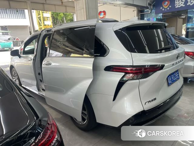 Toyota Saina 2022 Белый из Китая, фото 2