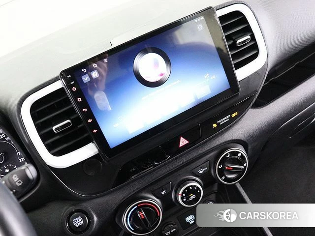 Hyundai Venue 2019 Серебристо-серый из Кореи, фото 2