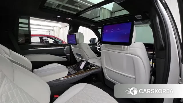 Cadillac Escalade 5th Generation 2025 Белый из Кореи, фото 2