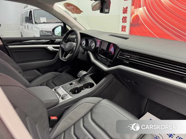 Volkswagen Touareg 2023 Черный из Китая, фото 2