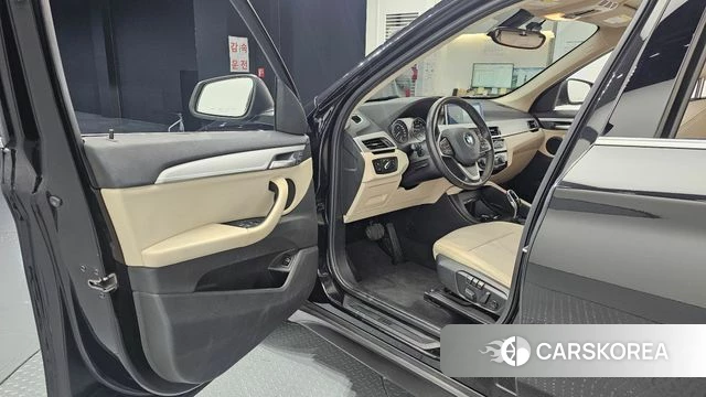 BMW X1 (F48) 2020 Черный из Кореи, фото 2