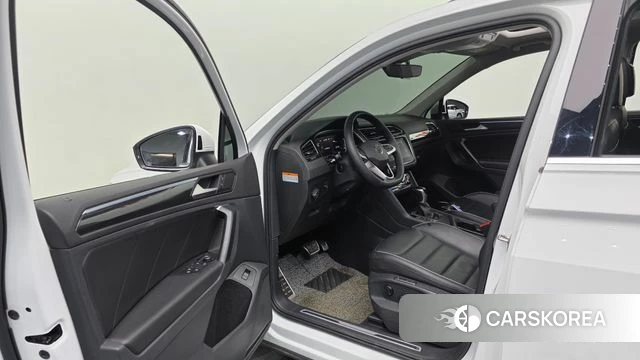 Volkswagen Tiguan second Generation 2021 Белый из Кореи, фото 2