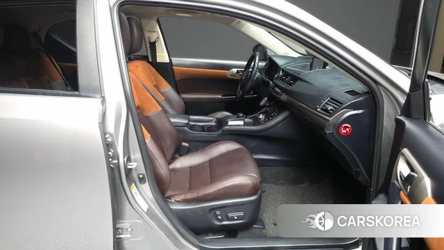 Lexus CT200h 2018 Серебристо-серый из Кореи, фото 2
