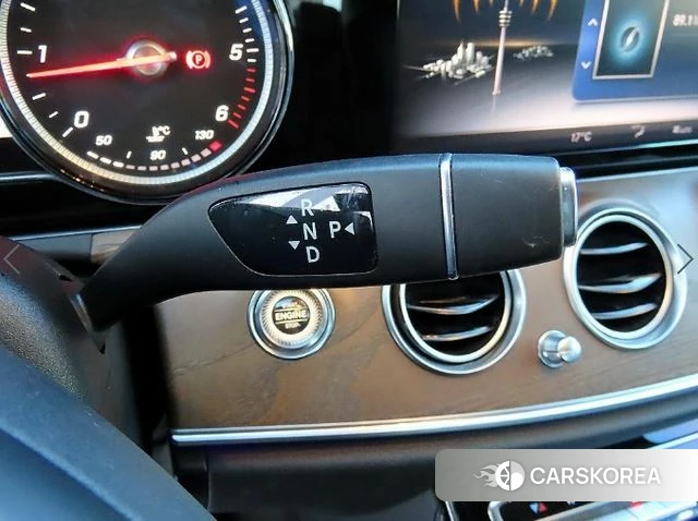 Mercedes-Benz E-Class W213 2018 Синий из Кореи, фото 2