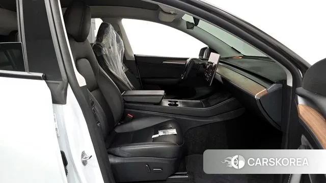 Tesla Model Y 2023 Белый из Кореи, фото 2