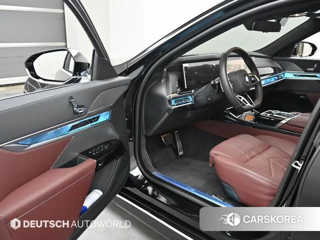BMW 7 Series (G70) 2024 Черный из Кореи, фото 2