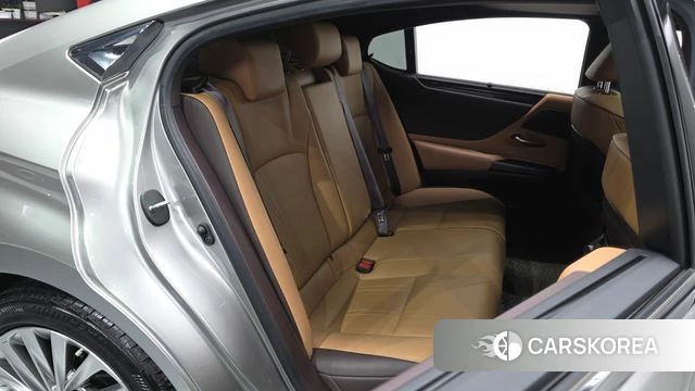 Lexus ES300h 7th generation 2021 Песочный из Кореи, фото 2