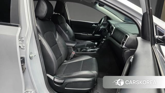 Kia Sportage The Bold 2021 Серебряный из Кореи, фото 2