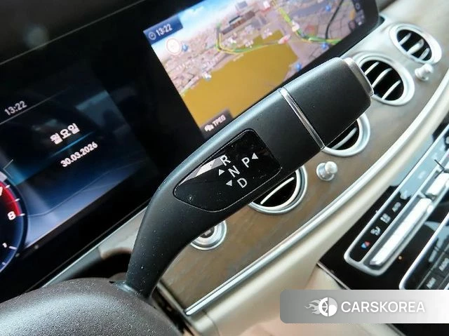 Mercedes-Benz E-Class W213 2018 Белый из Кореи, фото 2