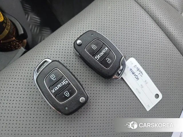 Hyundai The New Grand Starex 2019 Серебристо-серый из Кореи, фото 2