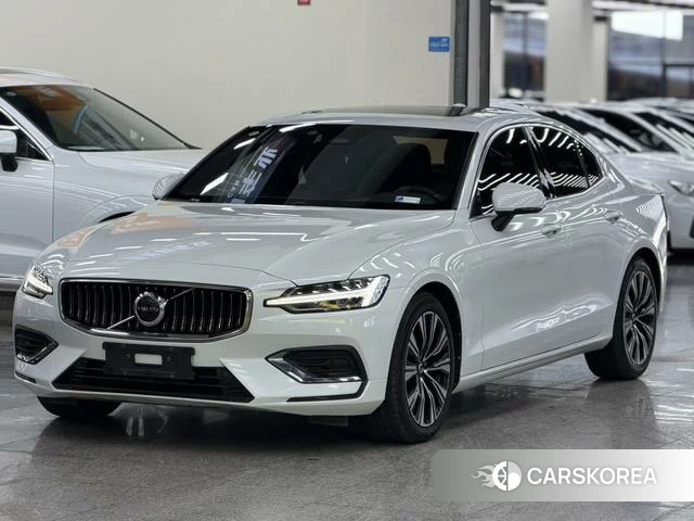 Volvo S60 2023 Белый из Китая, фото 2