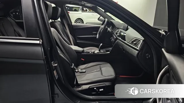 BMW 3 Series (F30) 2018 Серый из Кореи, фото 2