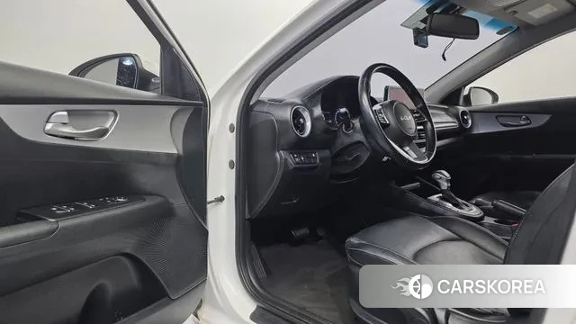 Kia The New K3 2nd generation 2021 Белый из Кореи, фото 2