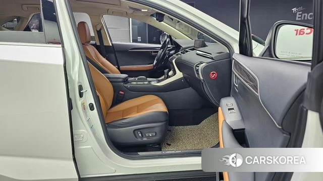 Lexus NX300h 2019 Белый из Кореи, фото 2