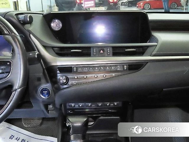 Lexus ES300h 7th generation 2019 Серебряный из Кореи, фото 2